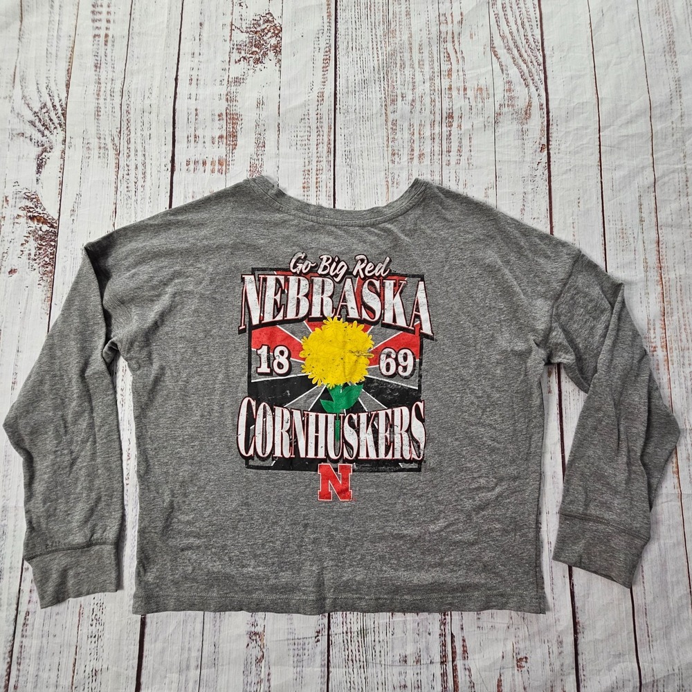 Nebraska Cornhuskers Go Big Red Gray Long Sleeve Cropped T-Shirt Women's M‎